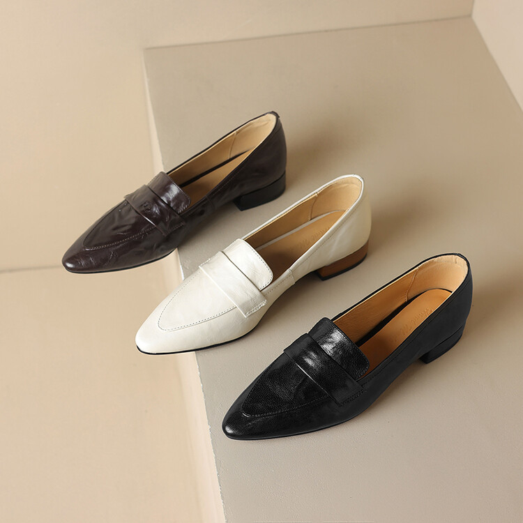 Women's Fashion Flat Shoes - Pointed Toe Chunky Heel Slip-On Pumps