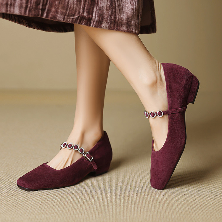 Fashion Women's Flat Shoes with Square Toe and Metal Decoration