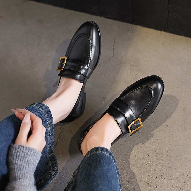 Loafers (Bean Shoes) in Top Grain Leather with Low Flat Heel